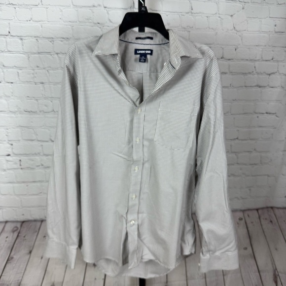 Lands’ End Gray and White Plaid No Iron Twill Traditional Fit Size Medium - Picture 1 of 6